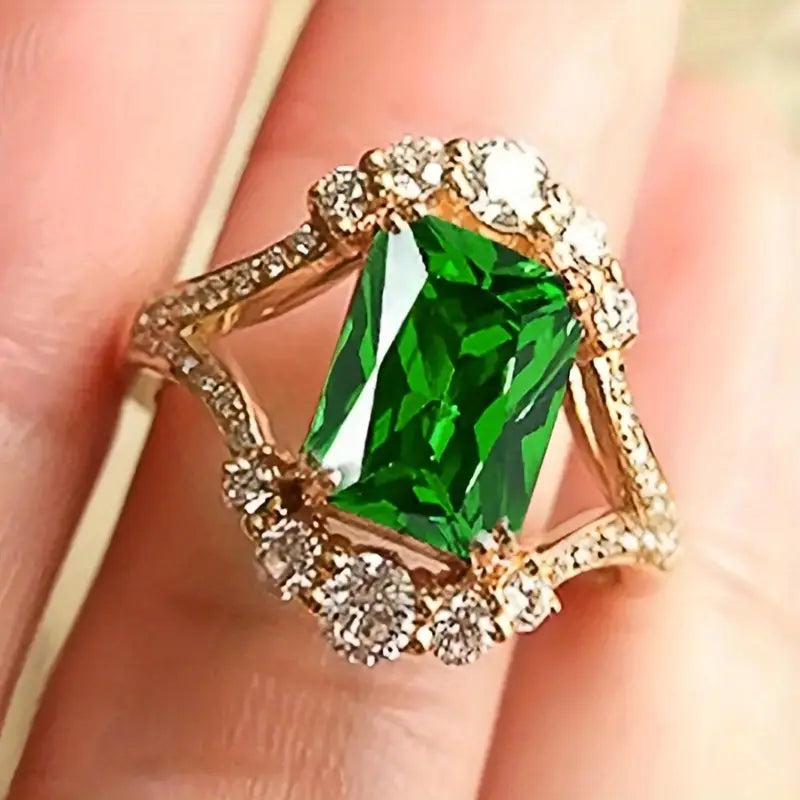 Chic Golden Gemstone Ring