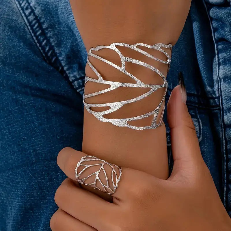 Elegant Vintage Cuff Bracelet with Leaf Motif