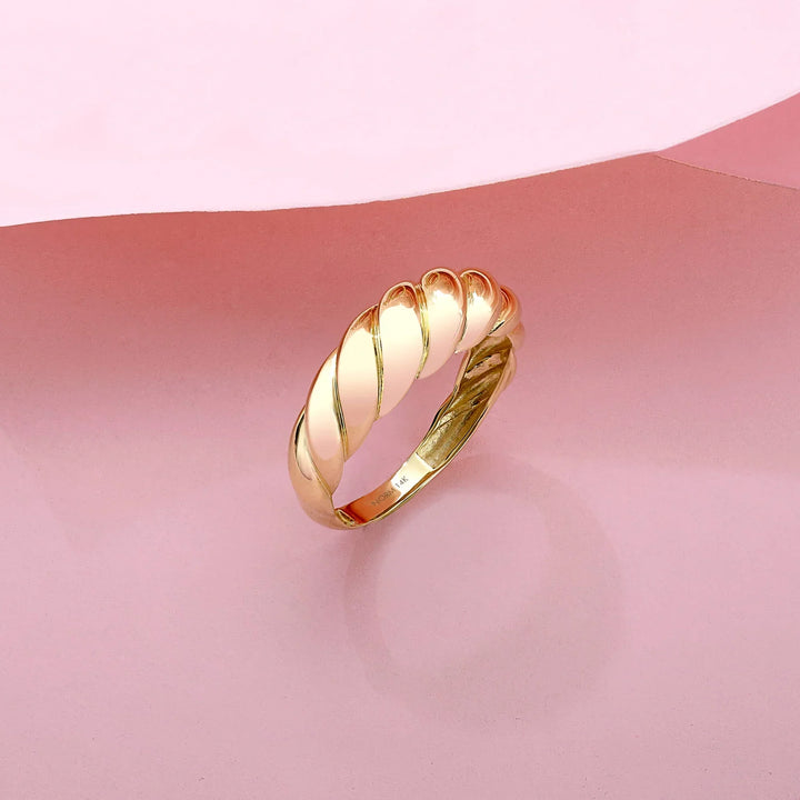 Elegant Gold Croissant Design Ring