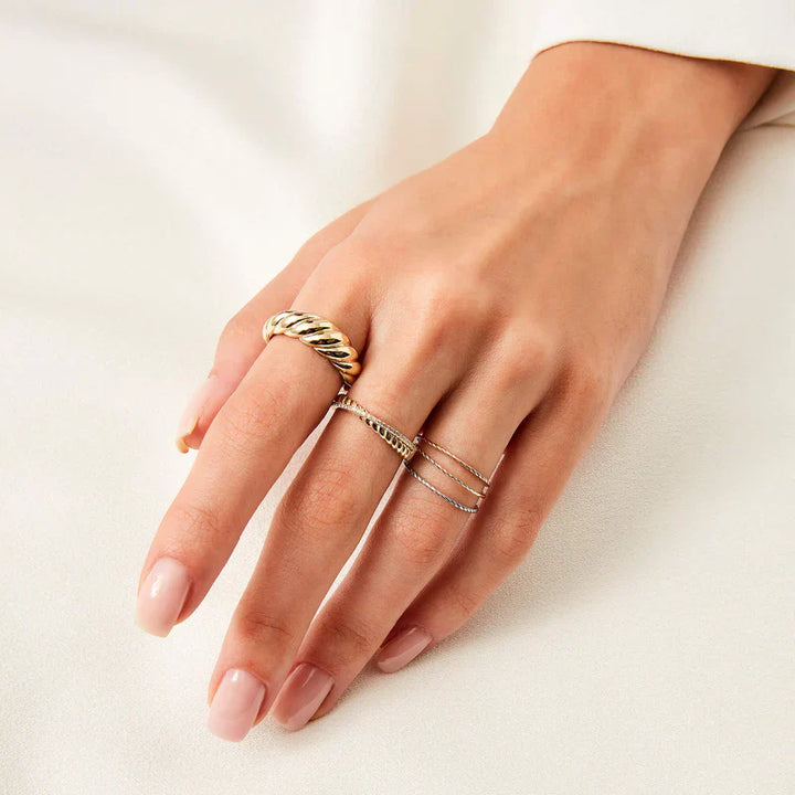 Elegant Gold Croissant Design Ring