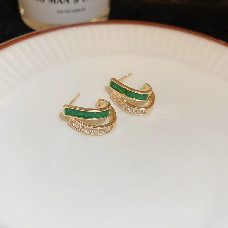 Chic old Earrings for Elegant Wear