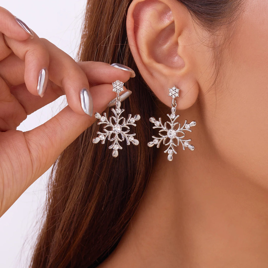 Chic Crystal Snowflake Stud Earrings