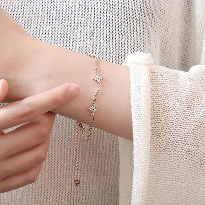 Chic Zircon Four-Leaf Flower Bracelet